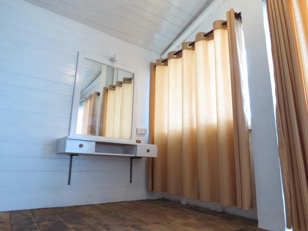Why Not Guest House Hikkaduwa Exterior photo